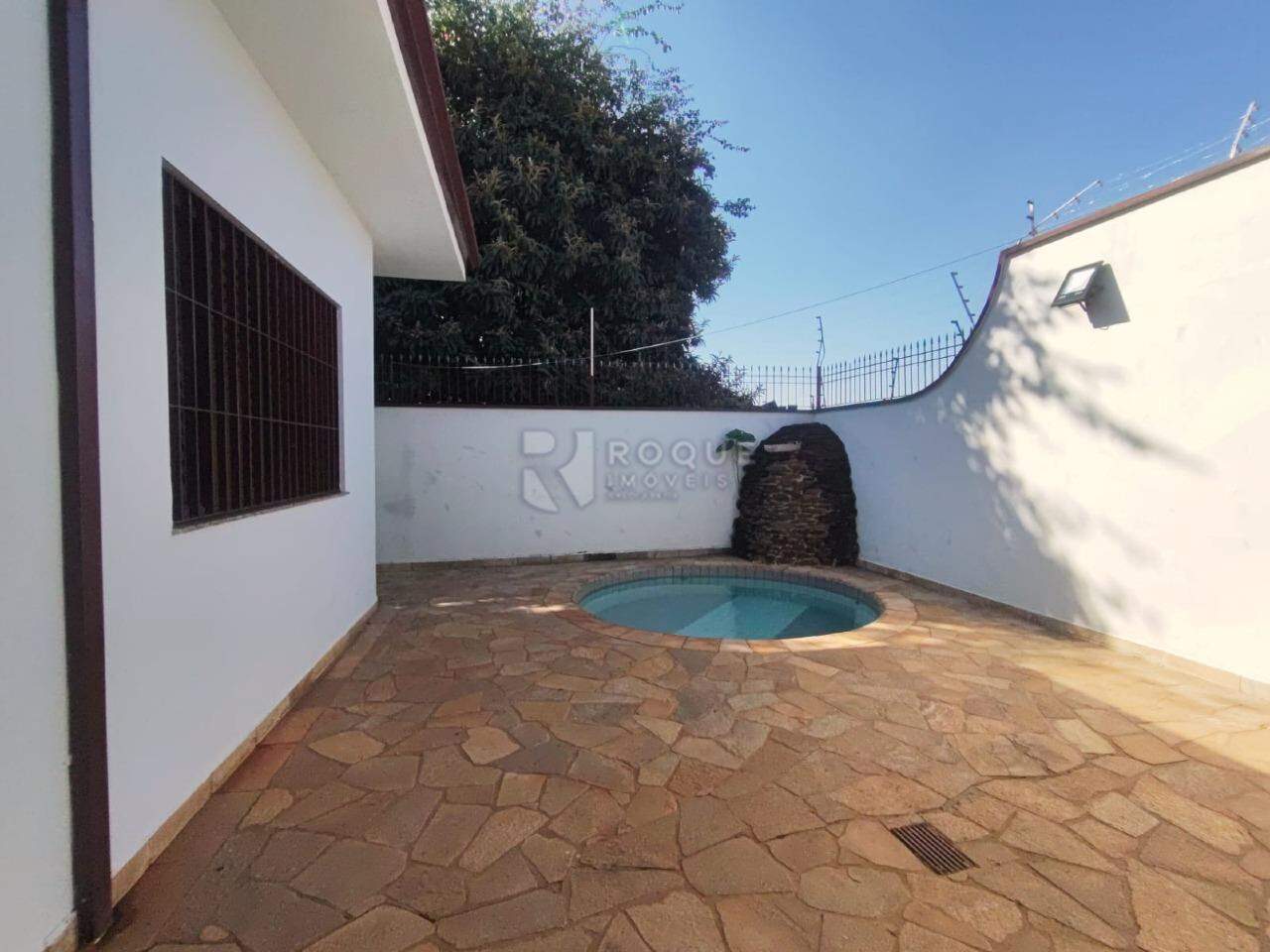 Casa Residencial para aluguel no bairro Vila Cristovam: Quintal