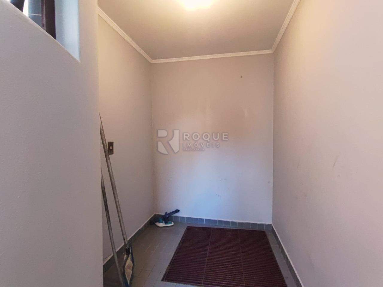 Casa Residencial para aluguel no bairro Vila Cristovam: despensa