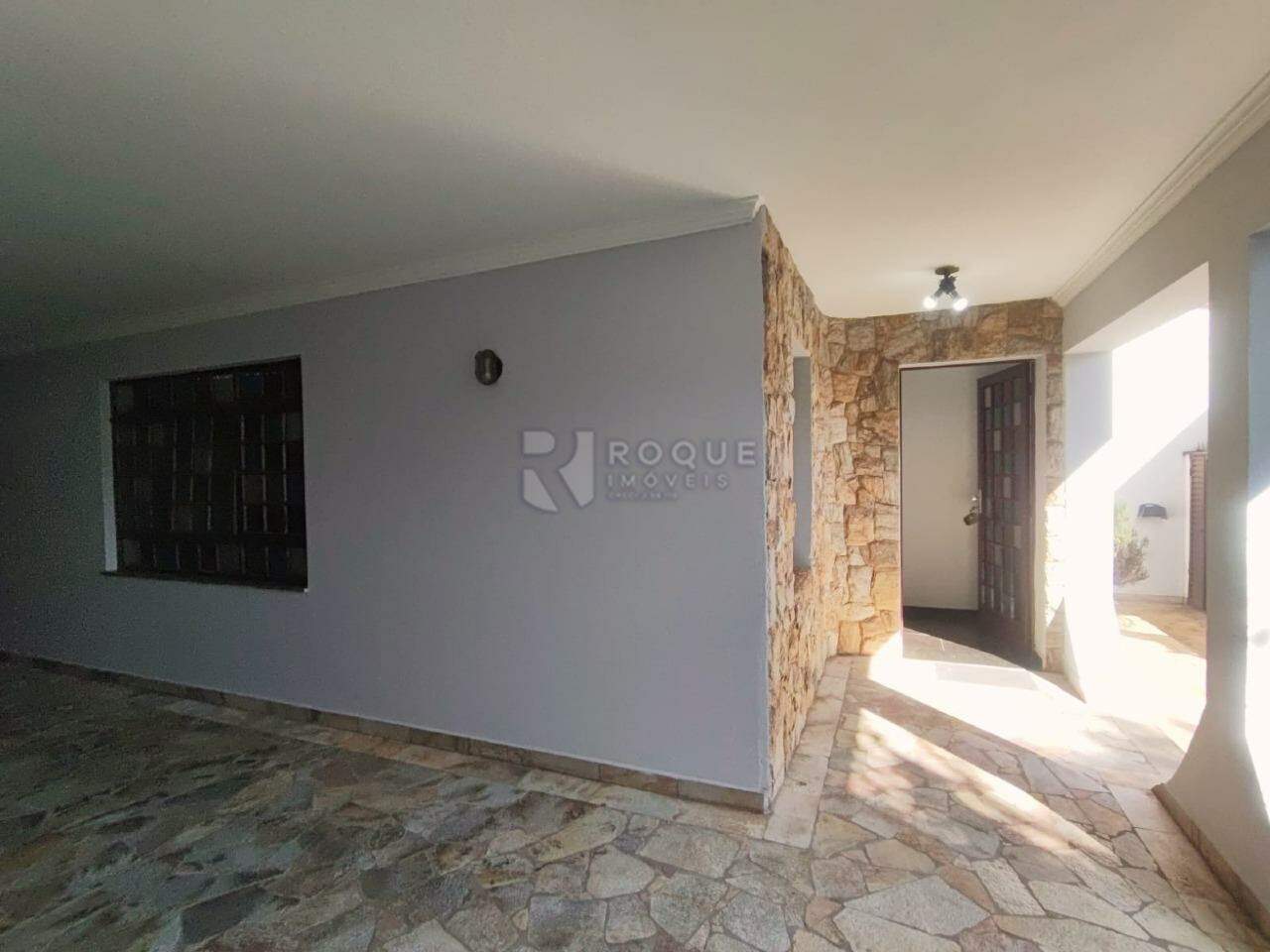 Casa Residencial para aluguel no bairro Vila Cristovam: Garagem