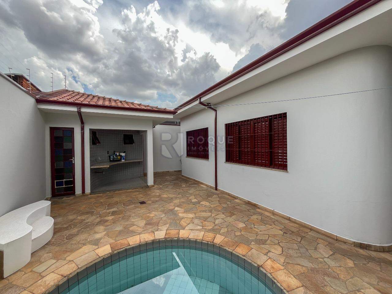 Casa Residencial para aluguel no bairro Vila Cristovam: Fundo 