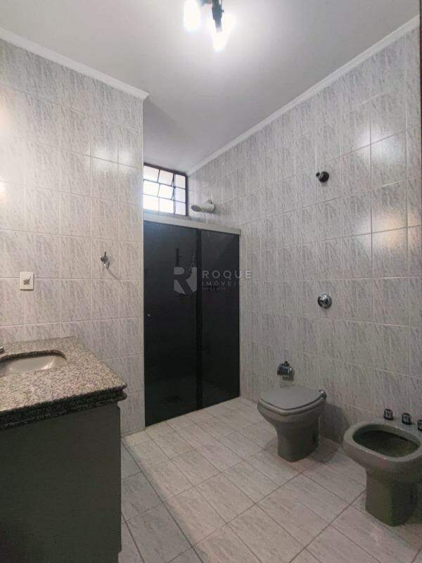Casa Residencial para aluguel no bairro Vila Cristovam: Suíte