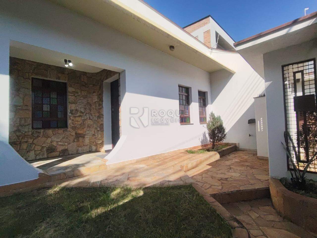 Casa Residencial para aluguel no bairro Vila Cristovam: Quintal