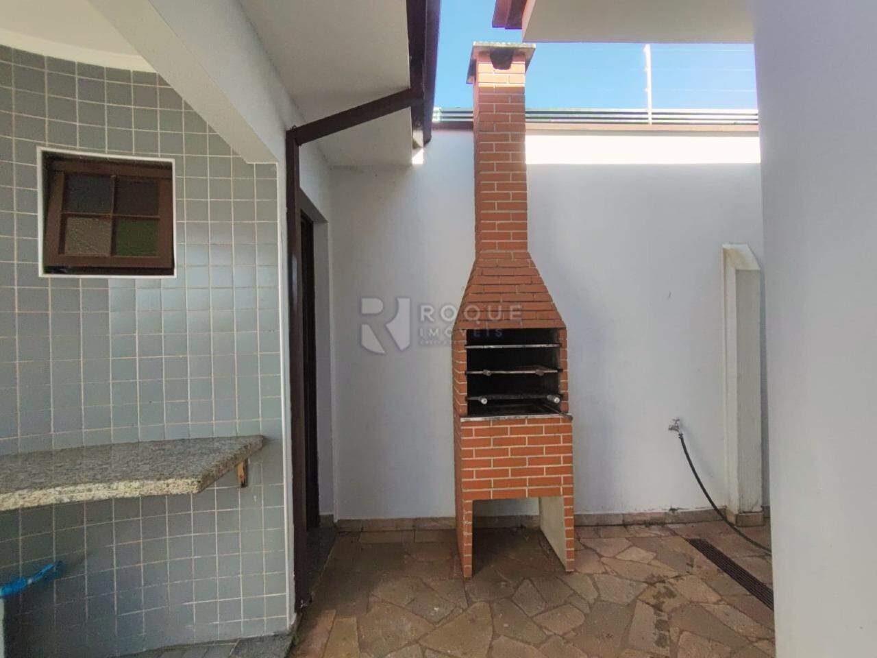 Casa Residencial para aluguel no bairro Vila Cristovam: Churrasqueira