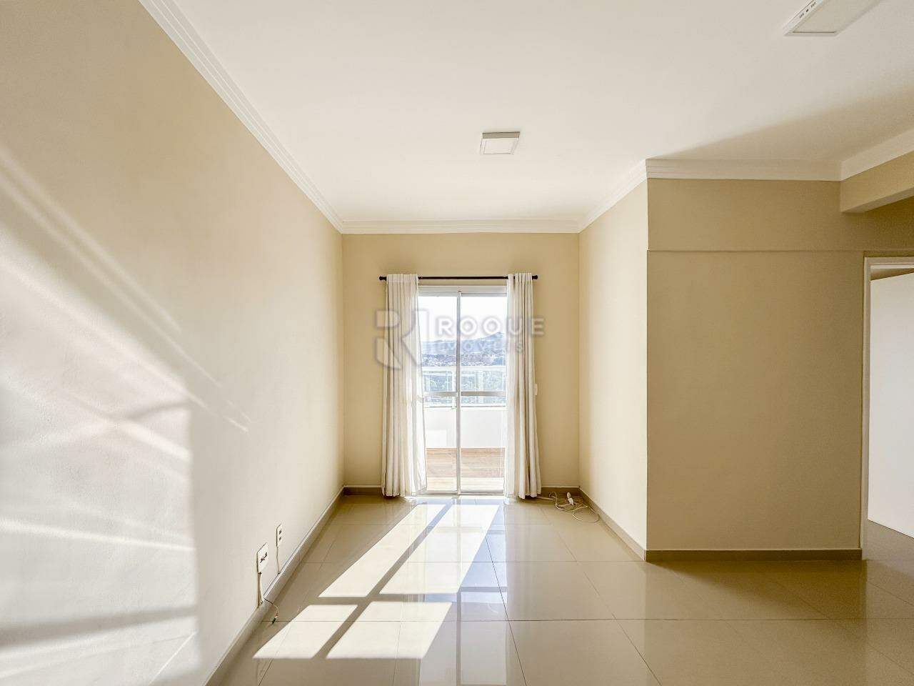 Apartamento para aluguel no bairro Chácaras Antonieta: Sala 