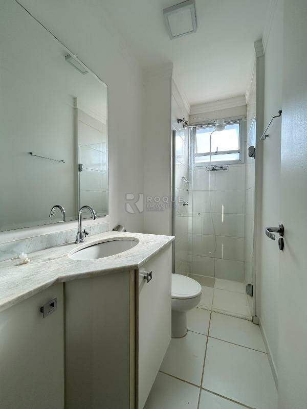Apartamento para aluguel no bairro Chácaras Antonieta: WC suíte 
