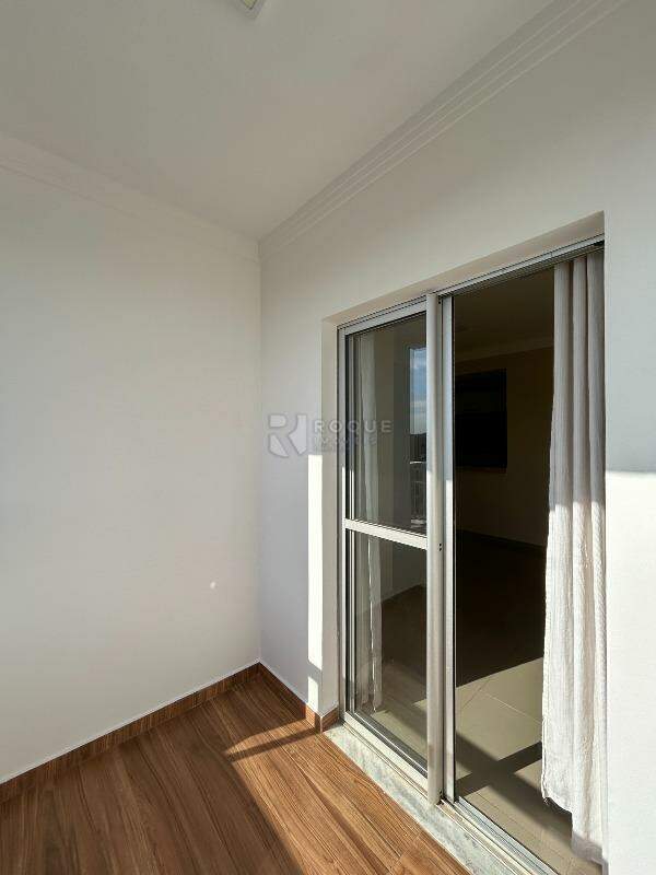 Apartamento para aluguel no bairro Chácaras Antonieta: Sacada 