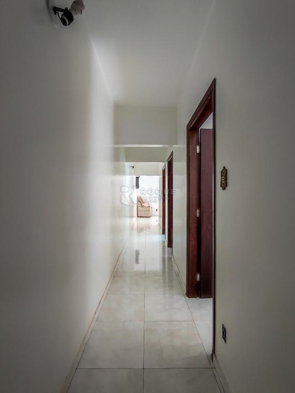 Casa Residencial à venda no bairro Vila Cristovam: CORREDOR INTERNO