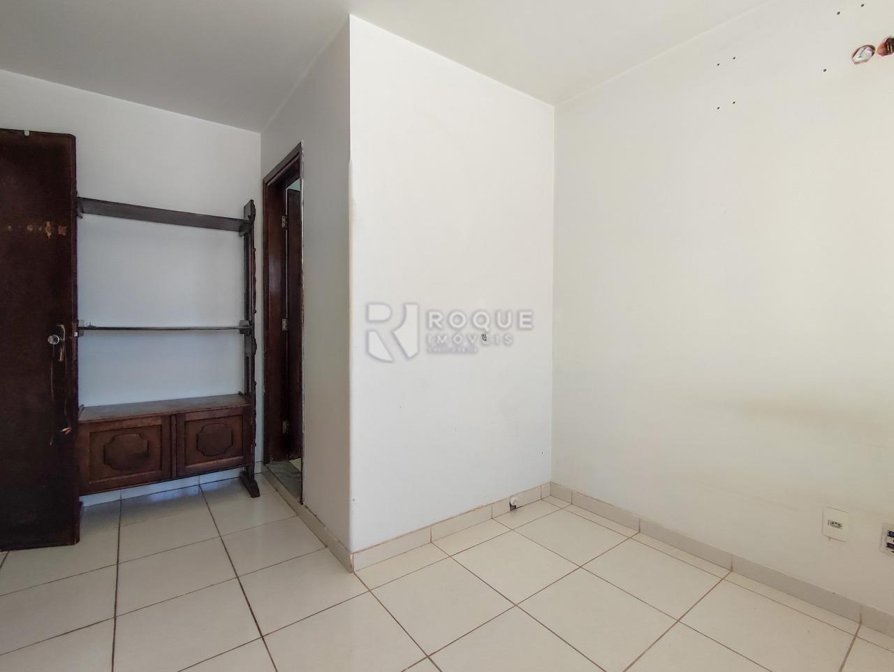 Casa Residencial à venda no bairro Vila Cristovam: SUÍTE