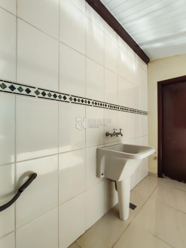 Casa Residencial à venda no bairro Vila Cristovam: LAVANDERIA