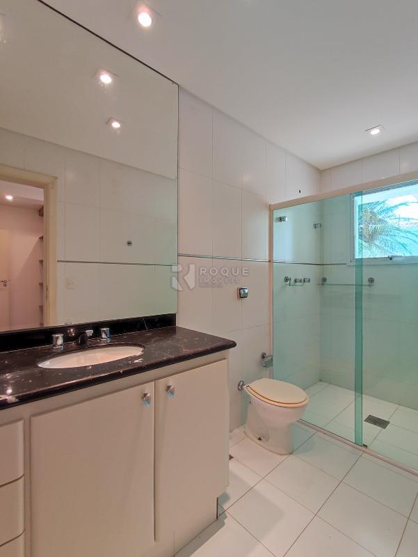 Casa em condomínio à venda no bairro Jardim Itapoã: WC SUÍTE 2