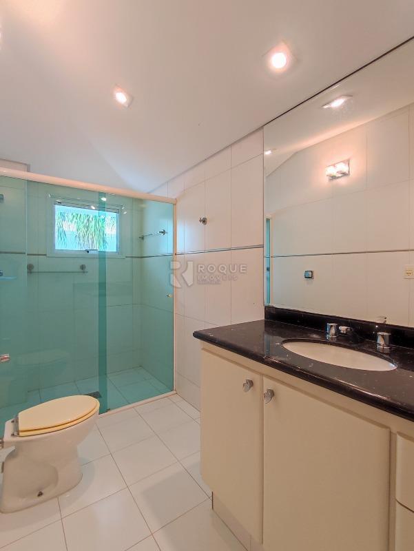 Casa em condomínio à venda no bairro Jardim Itapoã: WC SUÍTE 1