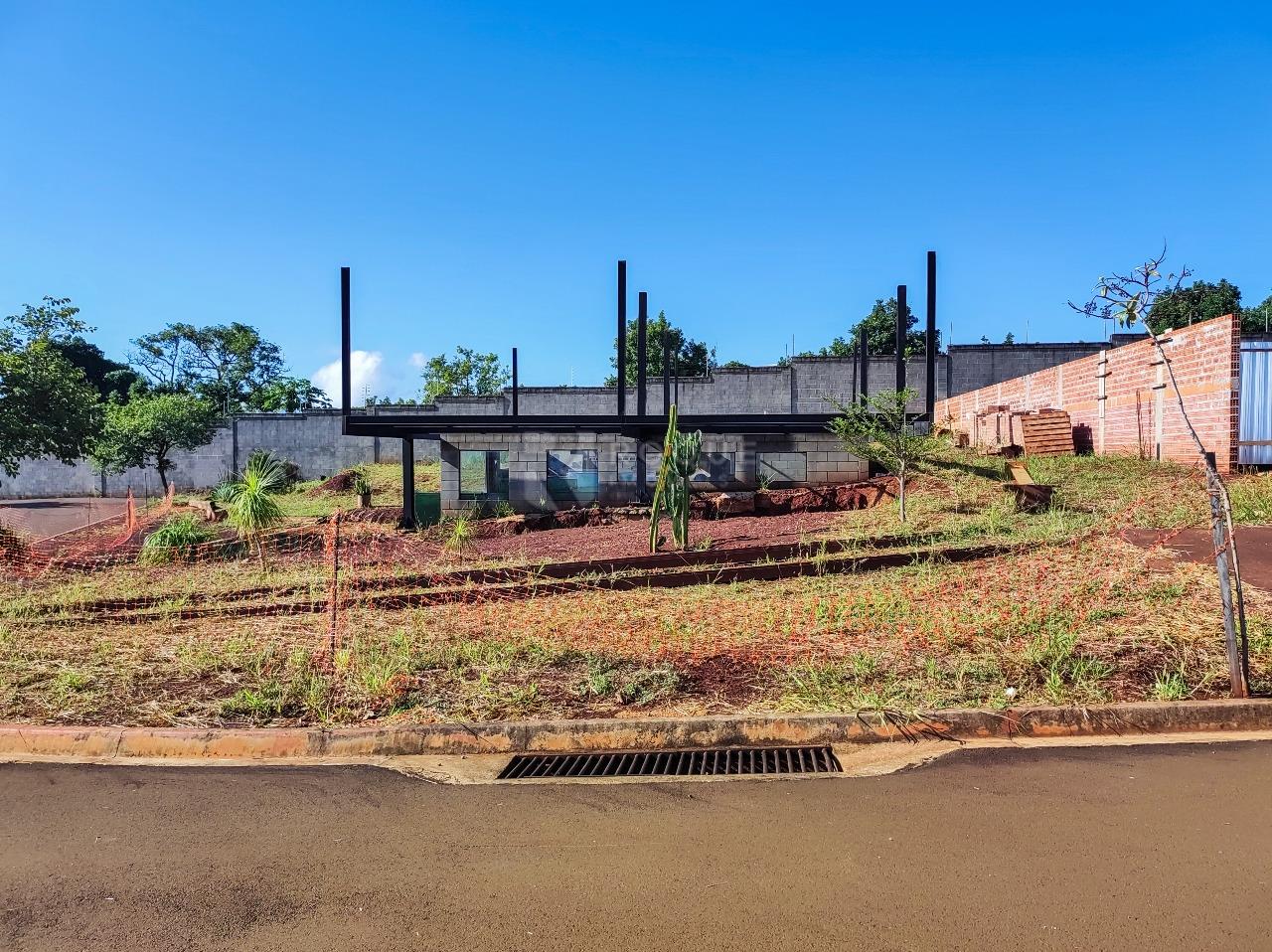 Terreno em condomínio à venda no bairro Residencial Florisa: 