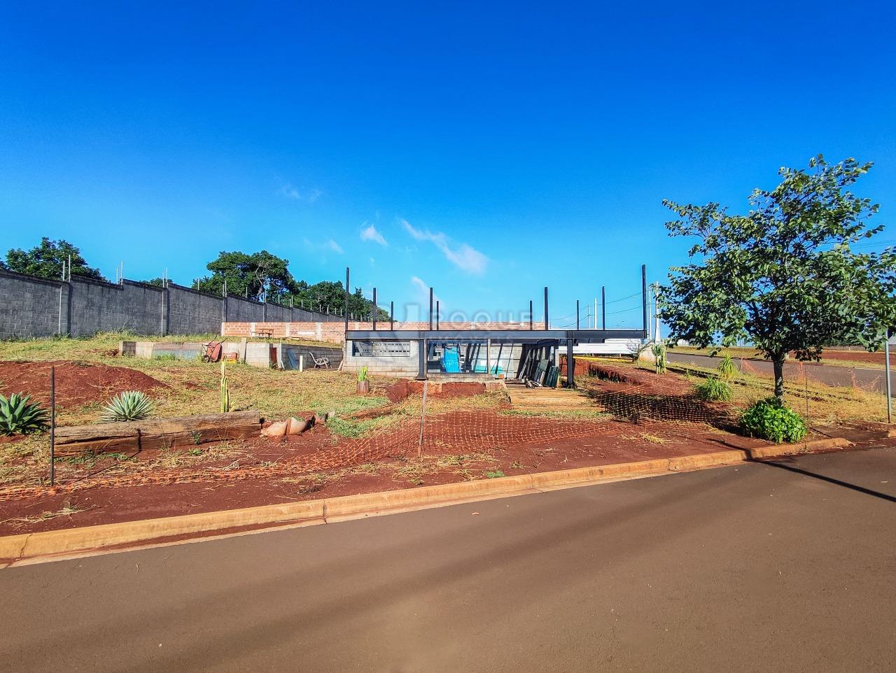Terreno em condomínio à venda no bairro Residencial Florisa: 