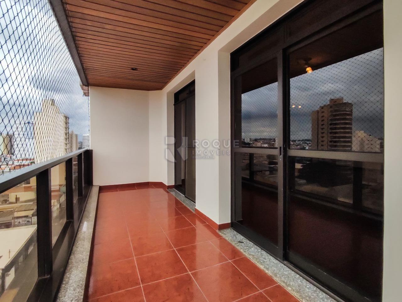 Apartamento à venda no bairro Centro: SACADA DA SALA