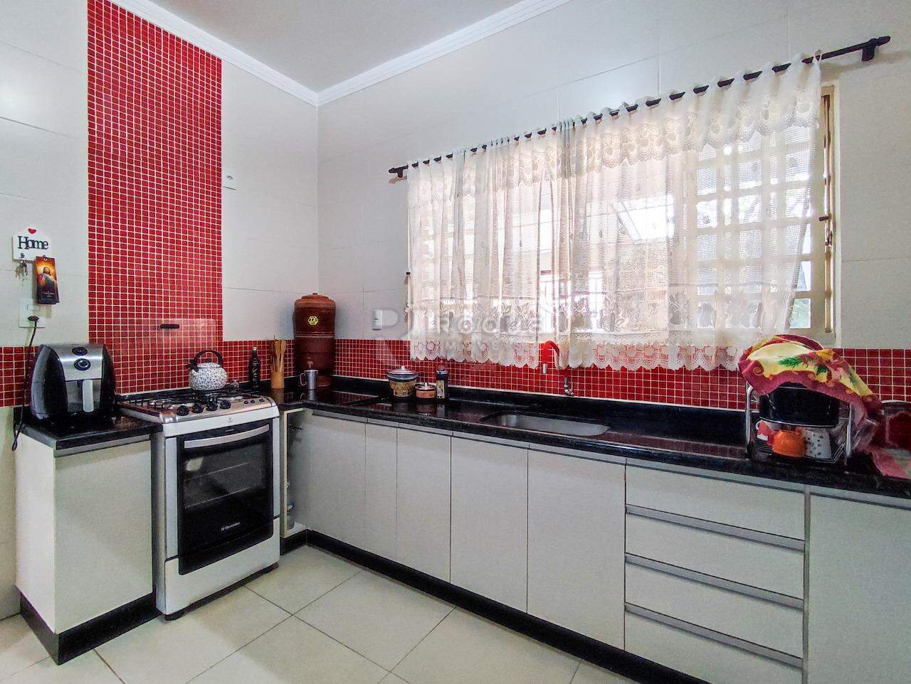 Casa Residencial à venda no bairro Jardim São Lourenço: COZINHA