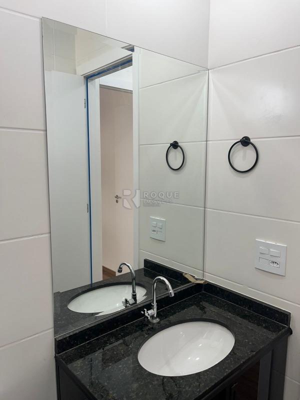 Apartamento para aluguel no bairro Jardim Santa Adélia: WC social (armário e espelho instalado)