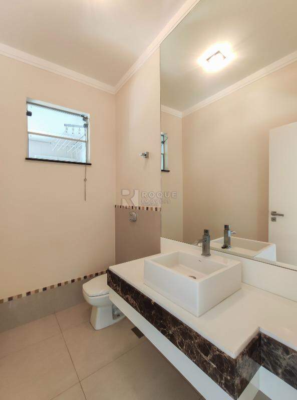 Casa em condomínio para aluguel no bairro Jardim Terras de Santa Elisa: Lavabo 