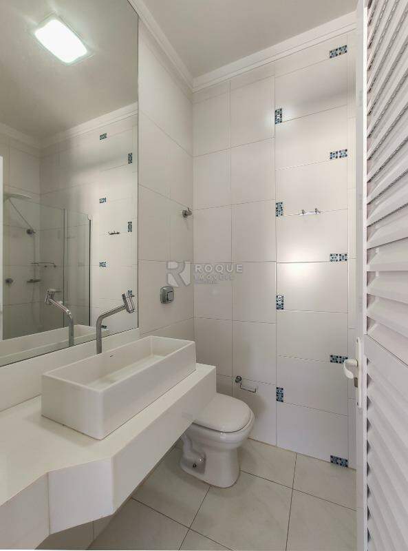Casa em condomínio para aluguel no bairro Jardim Terras de Santa Elisa: WC fundo 