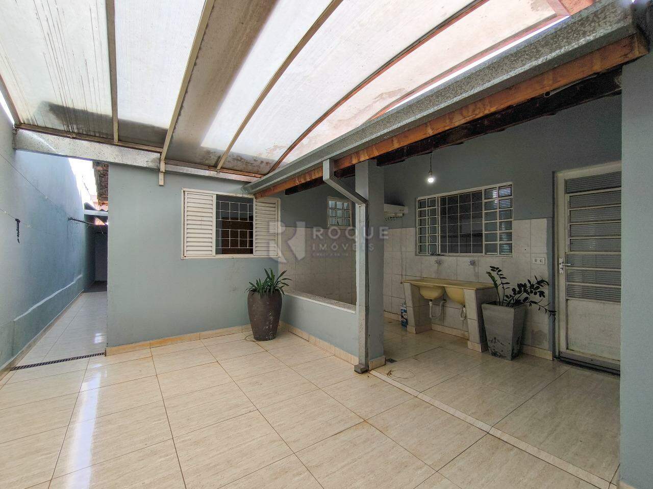 Casa Residencial à venda no bairro Parque Residencial Abílio Pedro: ÁREA DE SERVIÇO