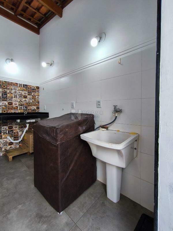 Casa Residencial à venda no bairro Jardim Niza Azevedo Calice: LAVANDERIA