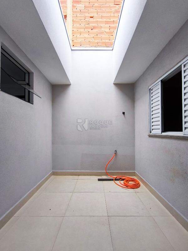 Casa Residencial à venda no bairro Jardim Niza Azevedo Calice: JARDIM DE INVERNO SUÍTE