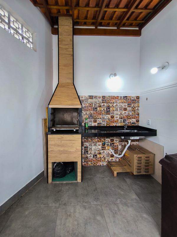 Casa Residencial à venda no bairro Jardim Niza Azevedo Calice: CHURRASQUEIRA