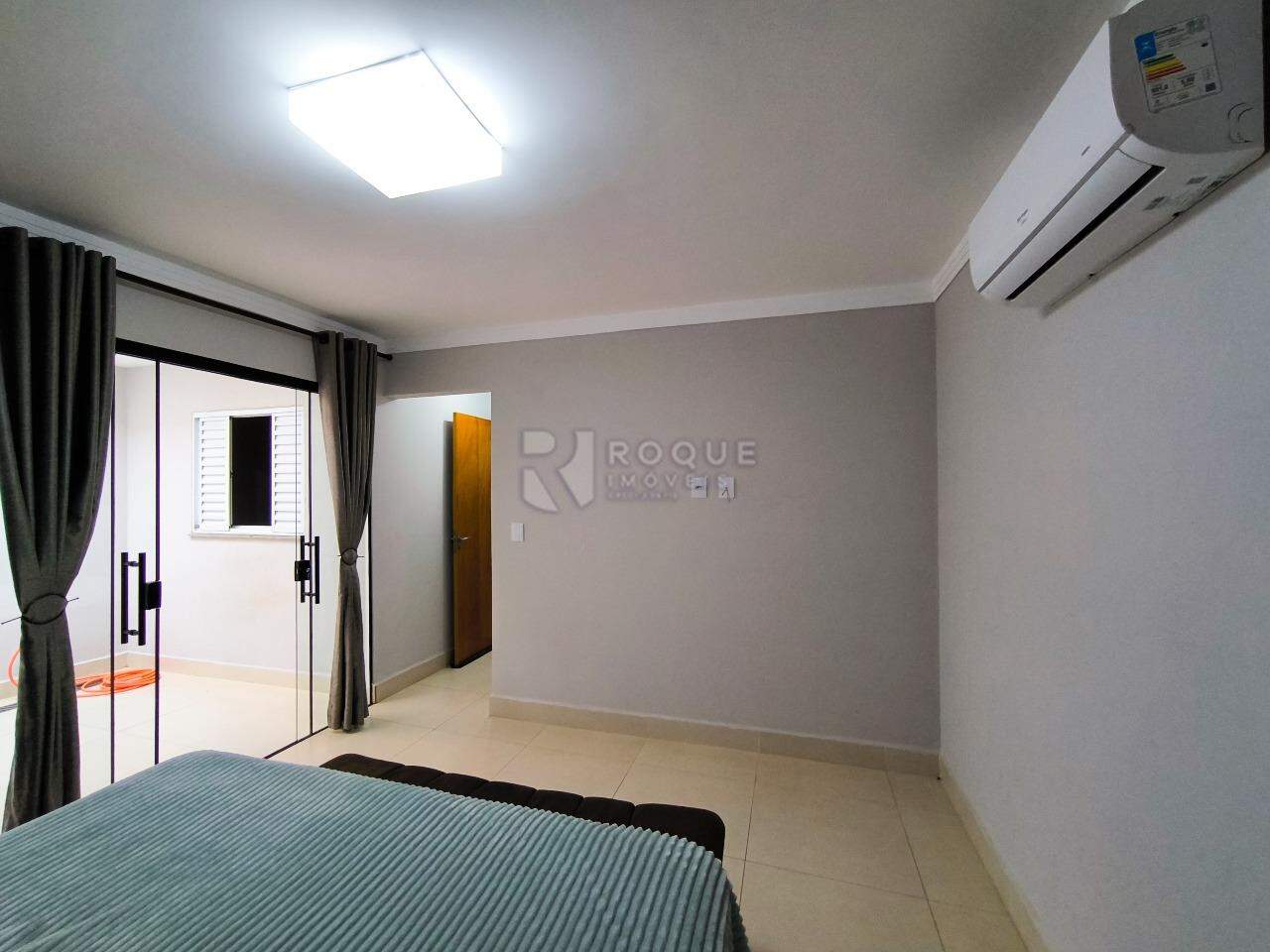 Casa Residencial à venda no bairro Jardim Niza Azevedo Calice: SUÍTE