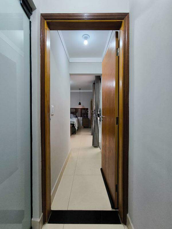 Casa Residencial à venda no bairro Jardim Niza Azevedo Calice: SUÍTE