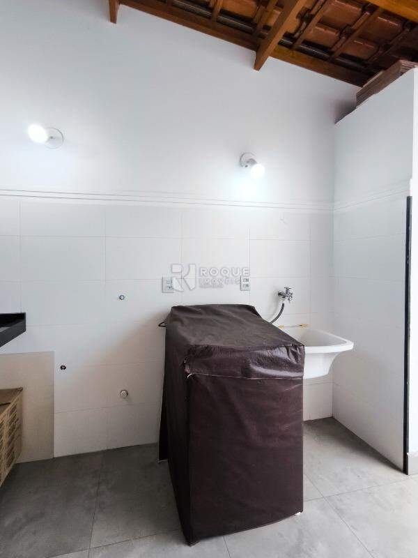 Casa Residencial à venda no bairro Jardim Niza Azevedo Calice: LAVANDERIA