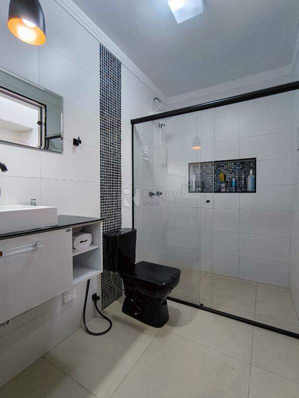 Casa Residencial à venda no bairro Jardim Niza Azevedo Calice: WC SUÍTE