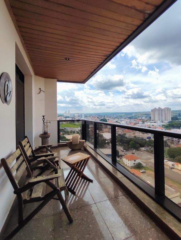 Apartamento à venda no bairro Centro: SACADA DA SALA