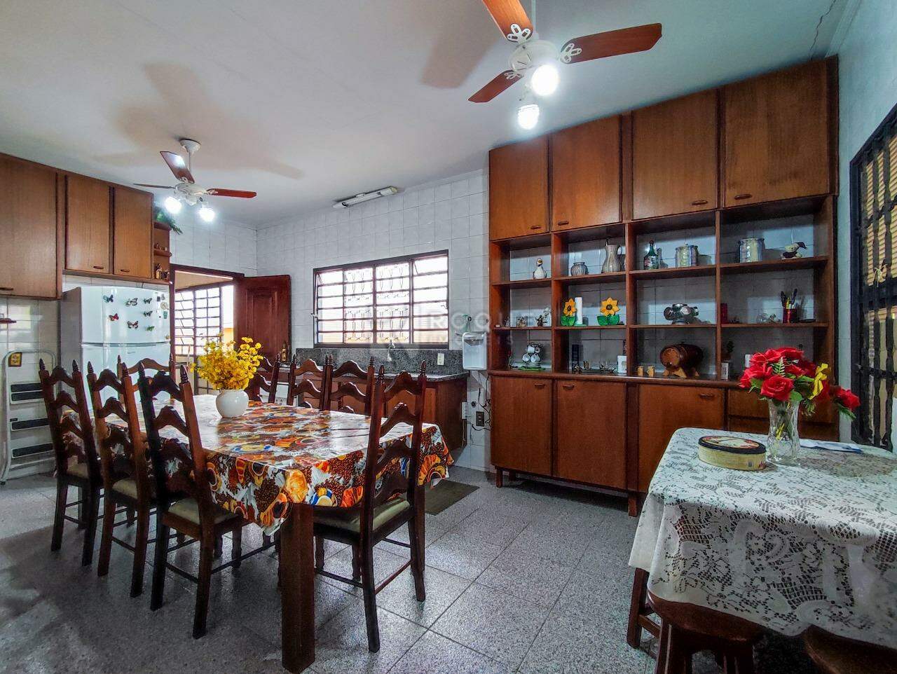 Casa Residencial à venda no bairro Vila Castelar: COZINHA
