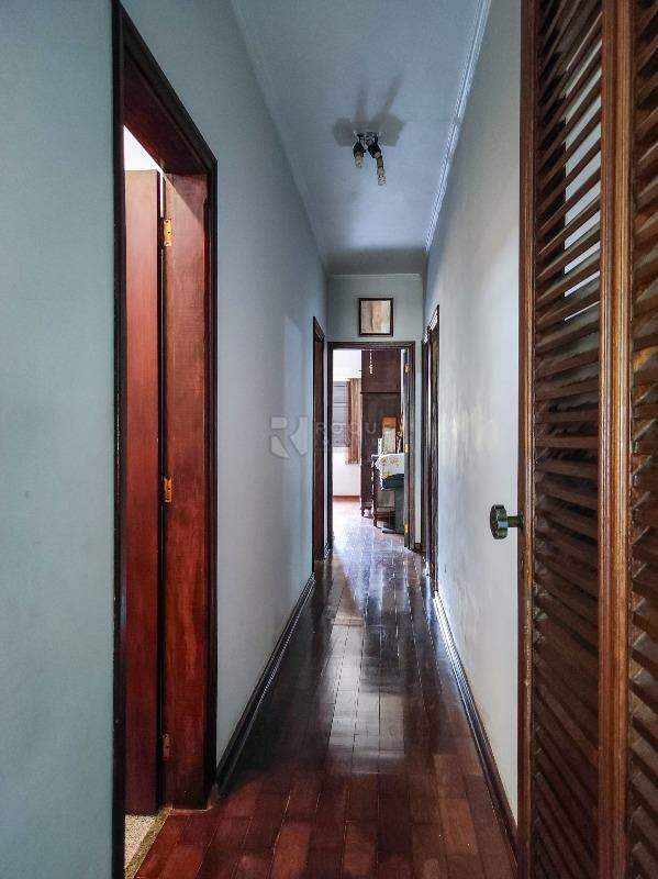 Casa Residencial à venda no bairro Vila Castelar: CORREDOR INTERNO