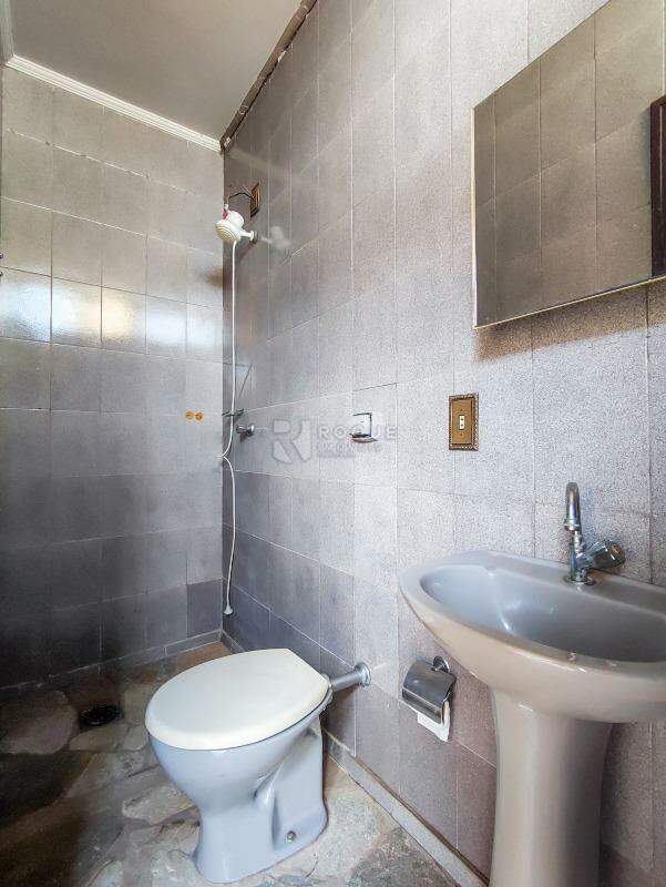 Casa Residencial à venda no bairro Vila Castelar: BANHEIRO EXTERNO