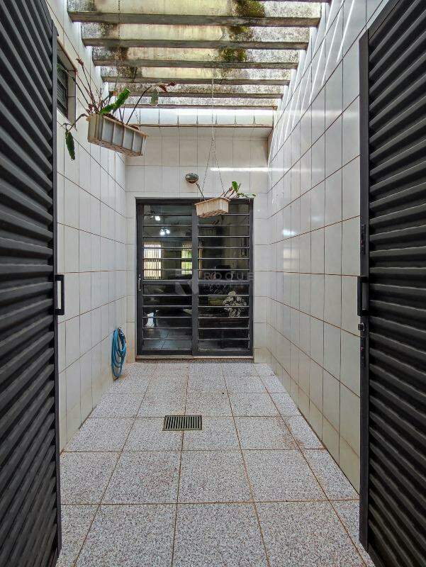 Casa Residencial à venda no bairro Vila Castelar: JARDIM DE INVERNO