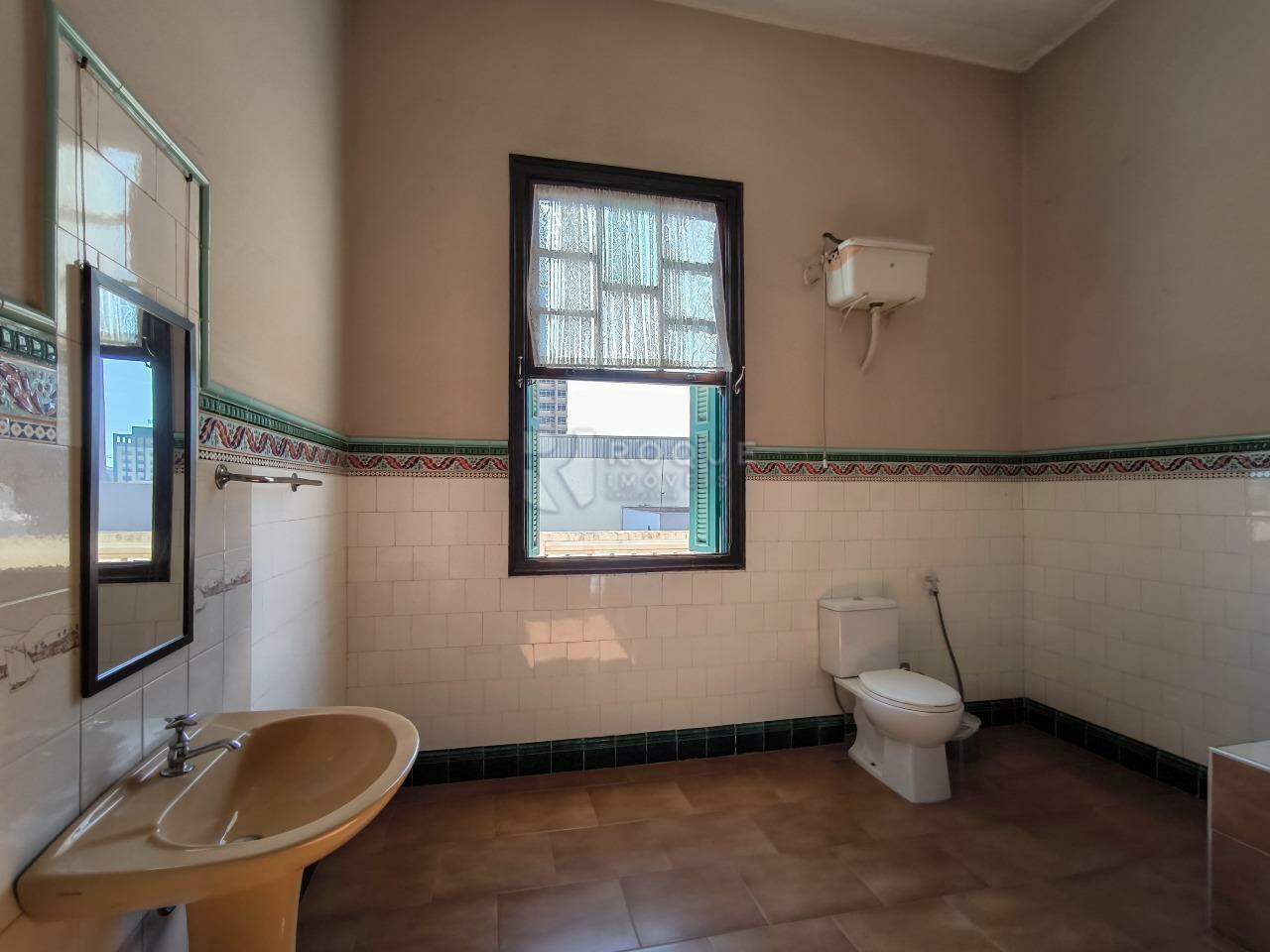 Casa Residencial à venda no bairro Centro: BANHEIRO SOCIAL PISO SUPERIOR