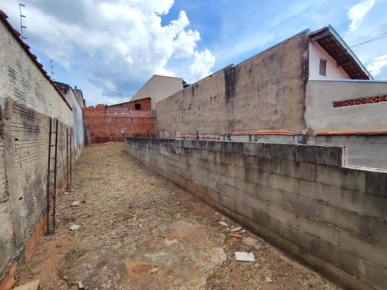 Terreno à venda no bairro Parque Residencial Belinha Ometto: 