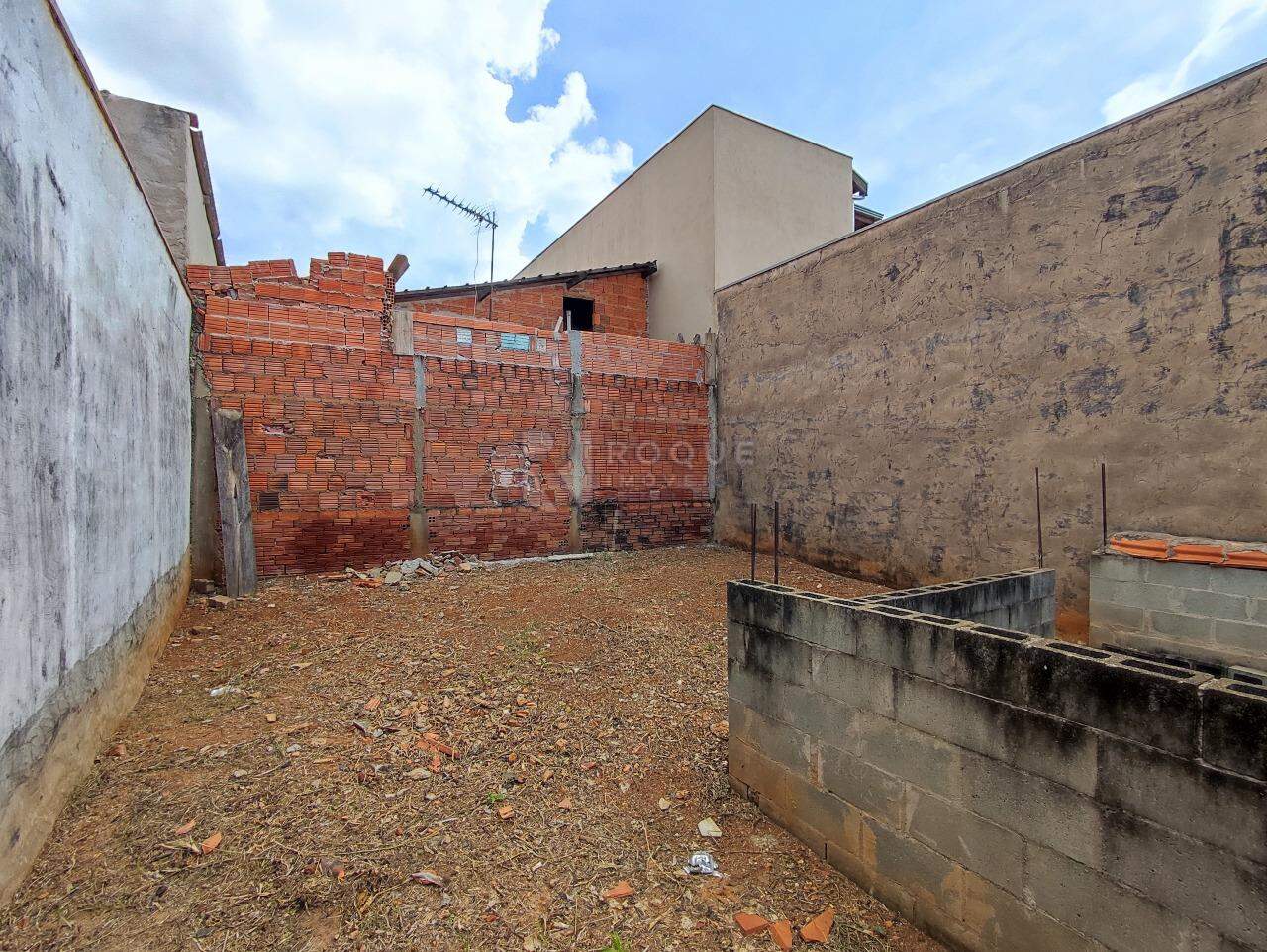 Terreno à venda no bairro Parque Residencial Belinha Ometto: 