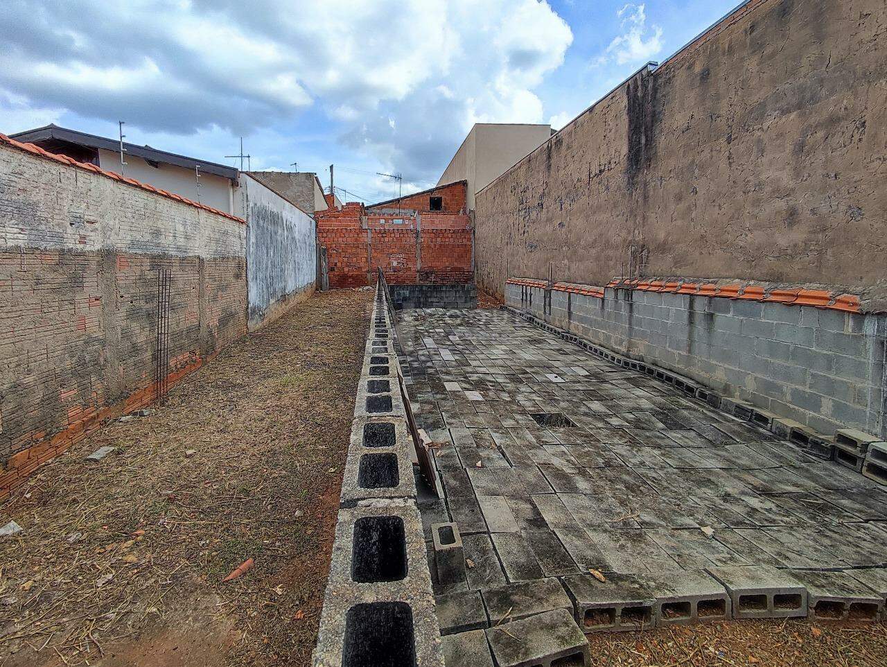 Terreno à venda no bairro Parque Residencial Belinha Ometto: 