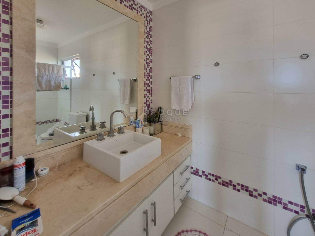 Casa em condomínio à venda no bairro Jardim do Lago: WC SUÍTE