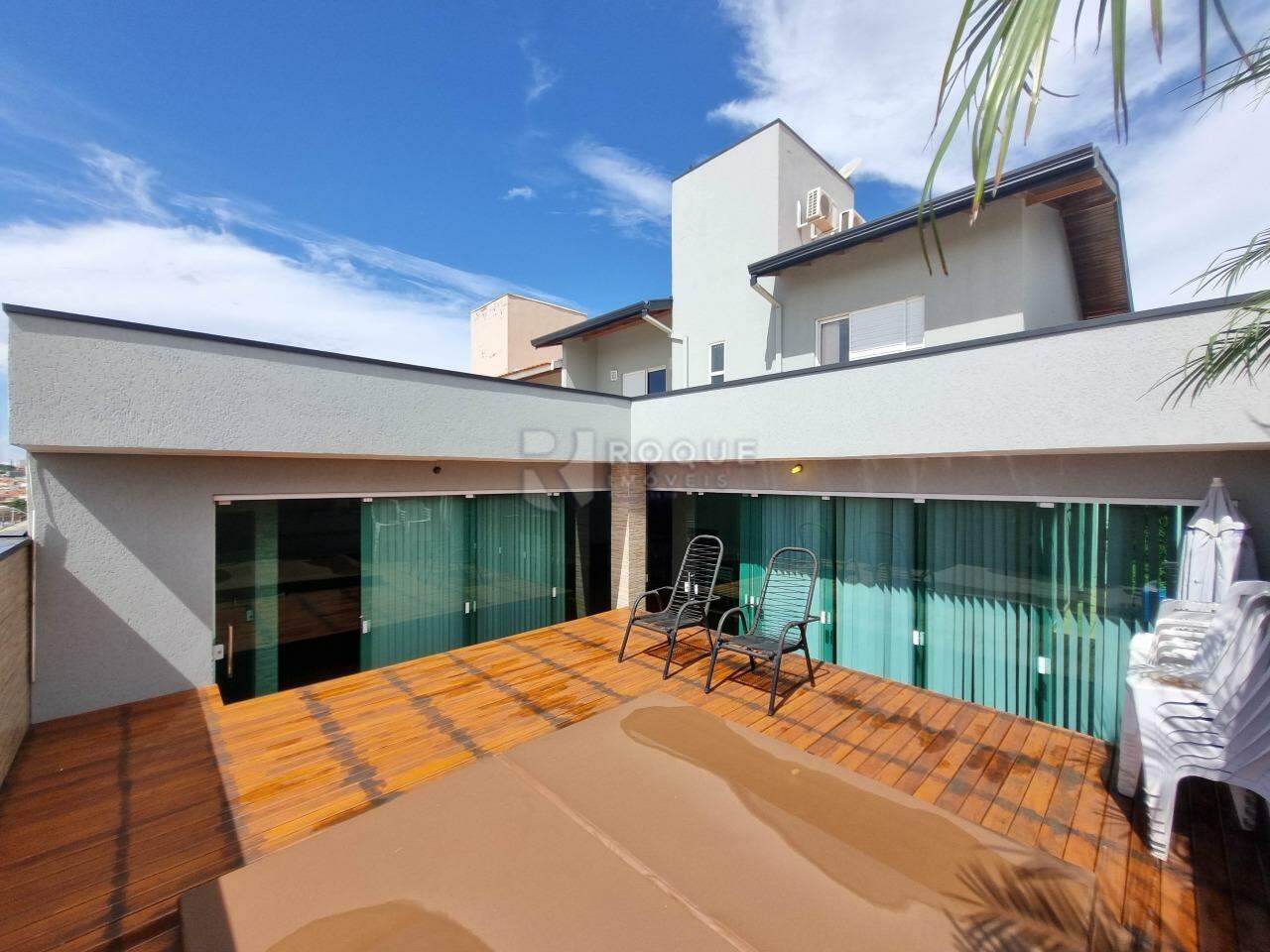 Casa em condomínio à venda no bairro Jardim do Lago: DECK / PISCINA