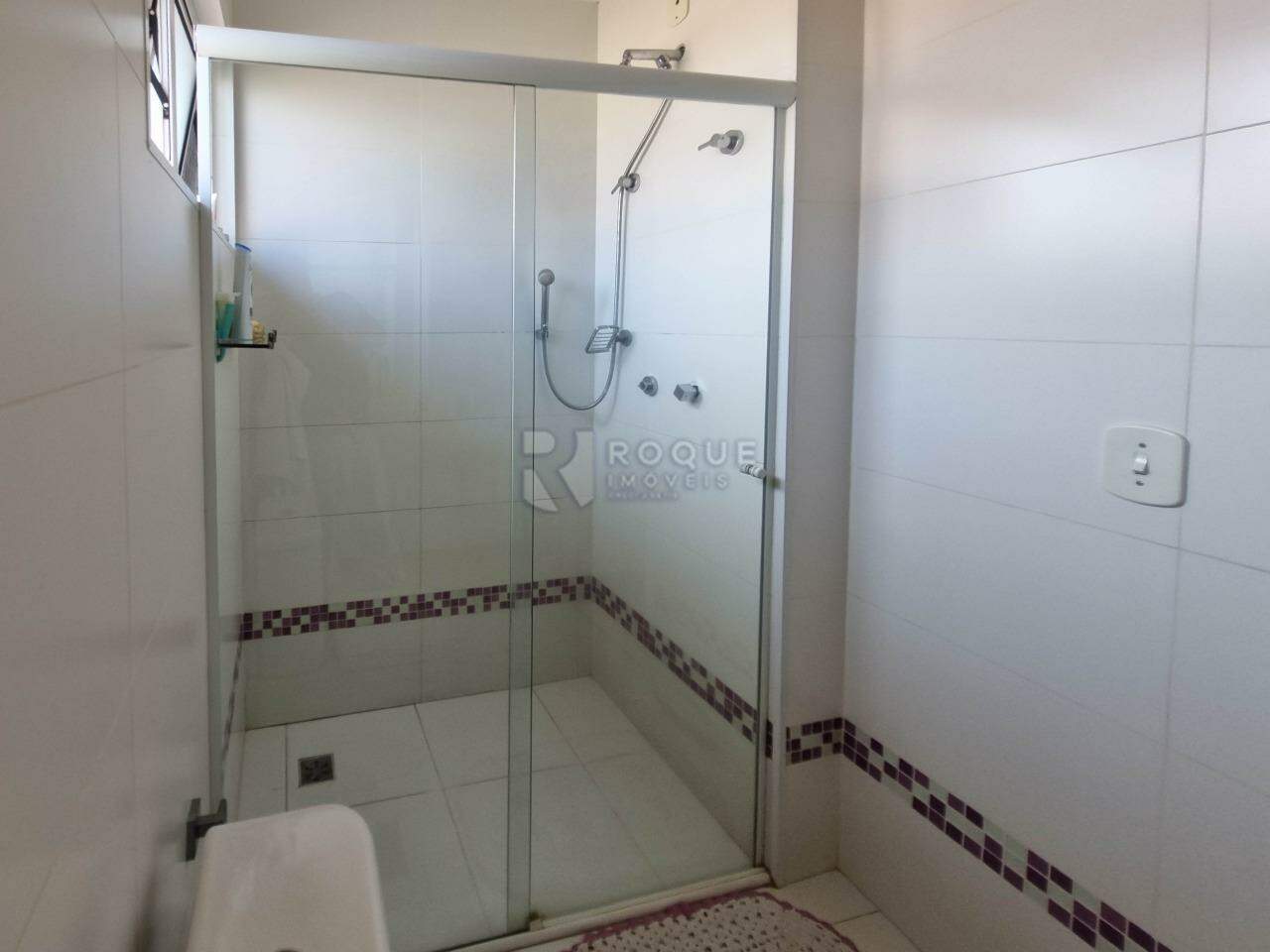 Casa em condomínio à venda no bairro Jardim do Lago: WC SUÍTE