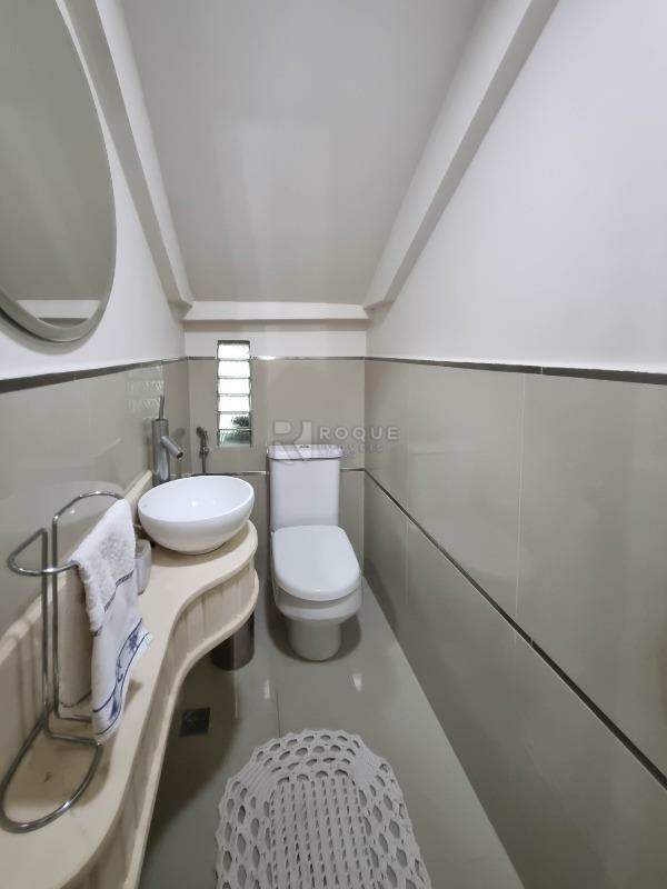 Casa em condomínio à venda no bairro Jardim do Lago: LAVABO