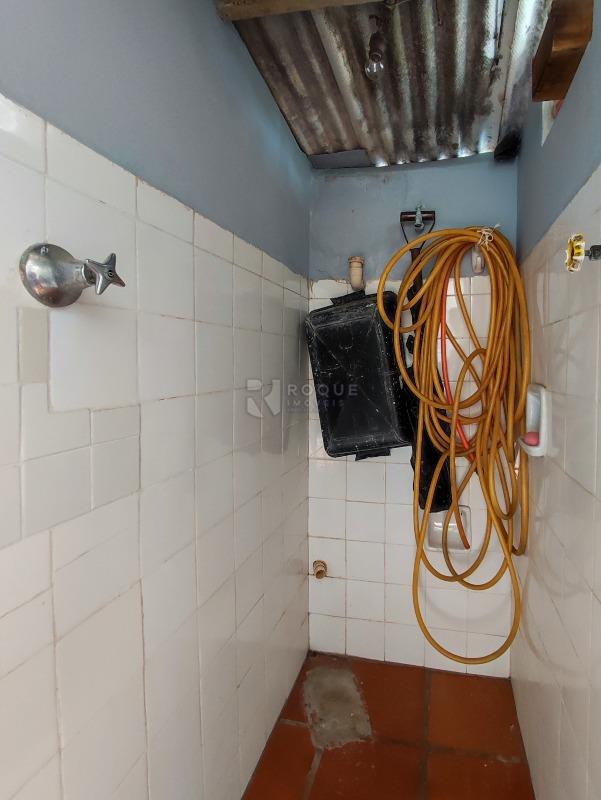 Casa Residencial à venda no bairro Vila São João: BANHEIRO EXTERNO