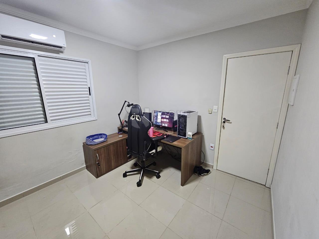 Casa em condomínio à venda no bairro Residencial Villa do Sol: 