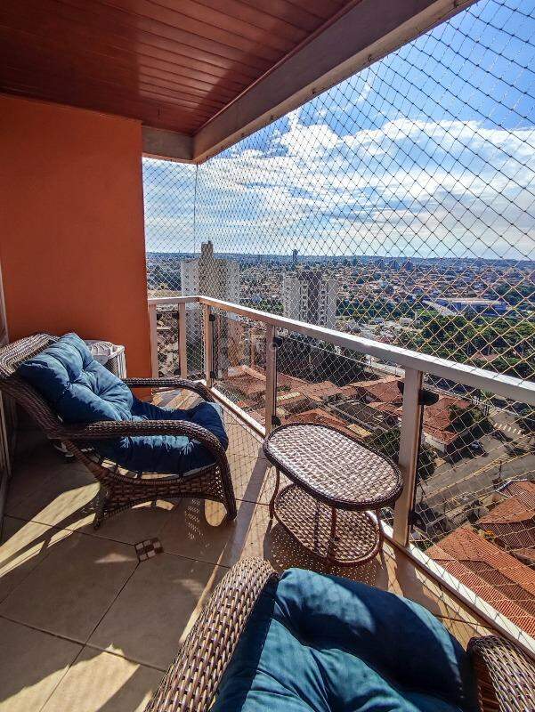 Apartamento à venda no bairro Centro: SACADA DA SALA