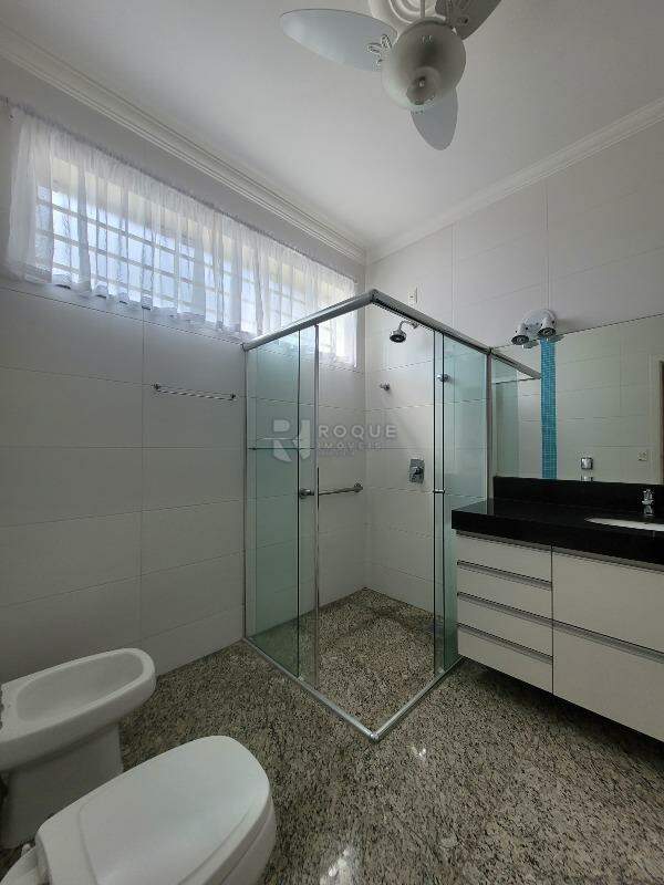 Casa em condomínio para aluguel no bairro Residencial Greville: WC suíte 2