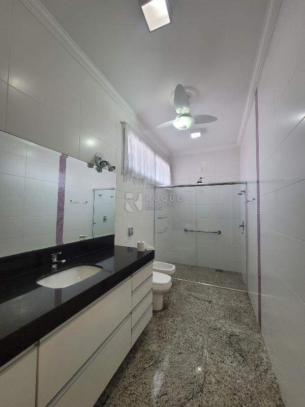 Casa em condomínio para aluguel no bairro Residencial Greville: WC suíte 3