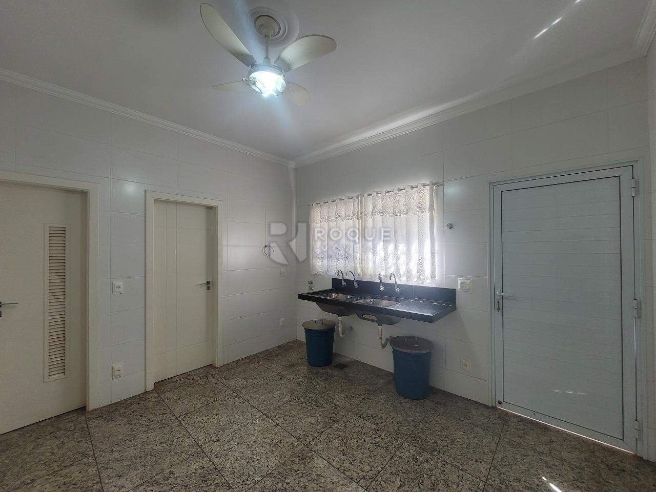 Casa em condomínio para aluguel no bairro Residencial Greville: Área de serviço