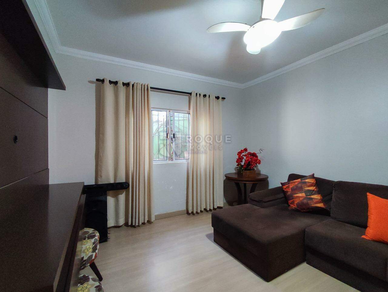 Chácara à venda no bairro Bairro da Graminha: SALA DE ESTAR